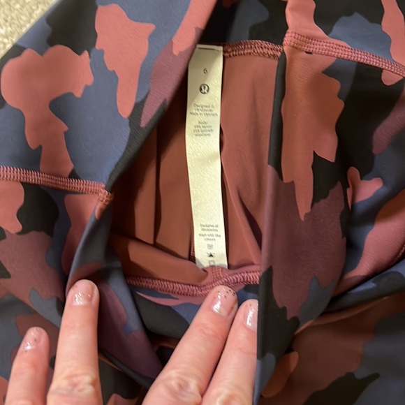 Lululemon athletica - Picture 2 of 5